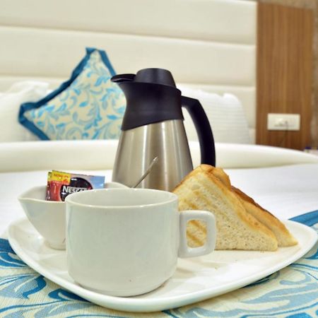 Capital O 8510 Welcome Inn Амритсар Екстериор снимка