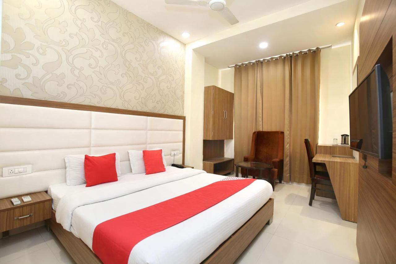 Capital O 8510 Welcome Inn Амритсар Екстериор снимка