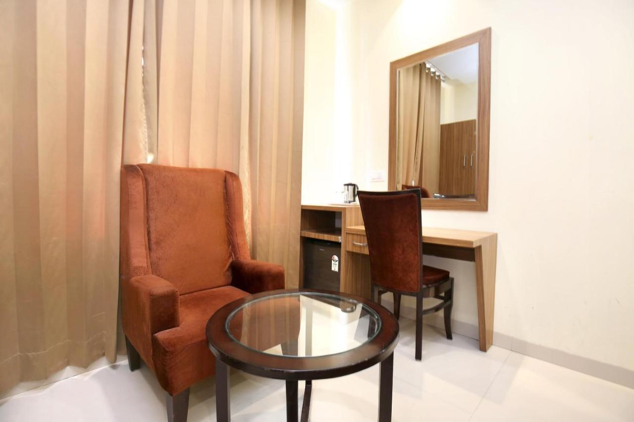 Capital O 8510 Welcome Inn Амритсар Екстериор снимка