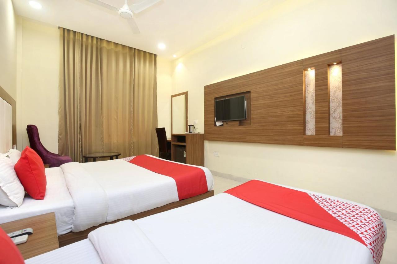 Capital O 8510 Welcome Inn Амритсар Екстериор снимка