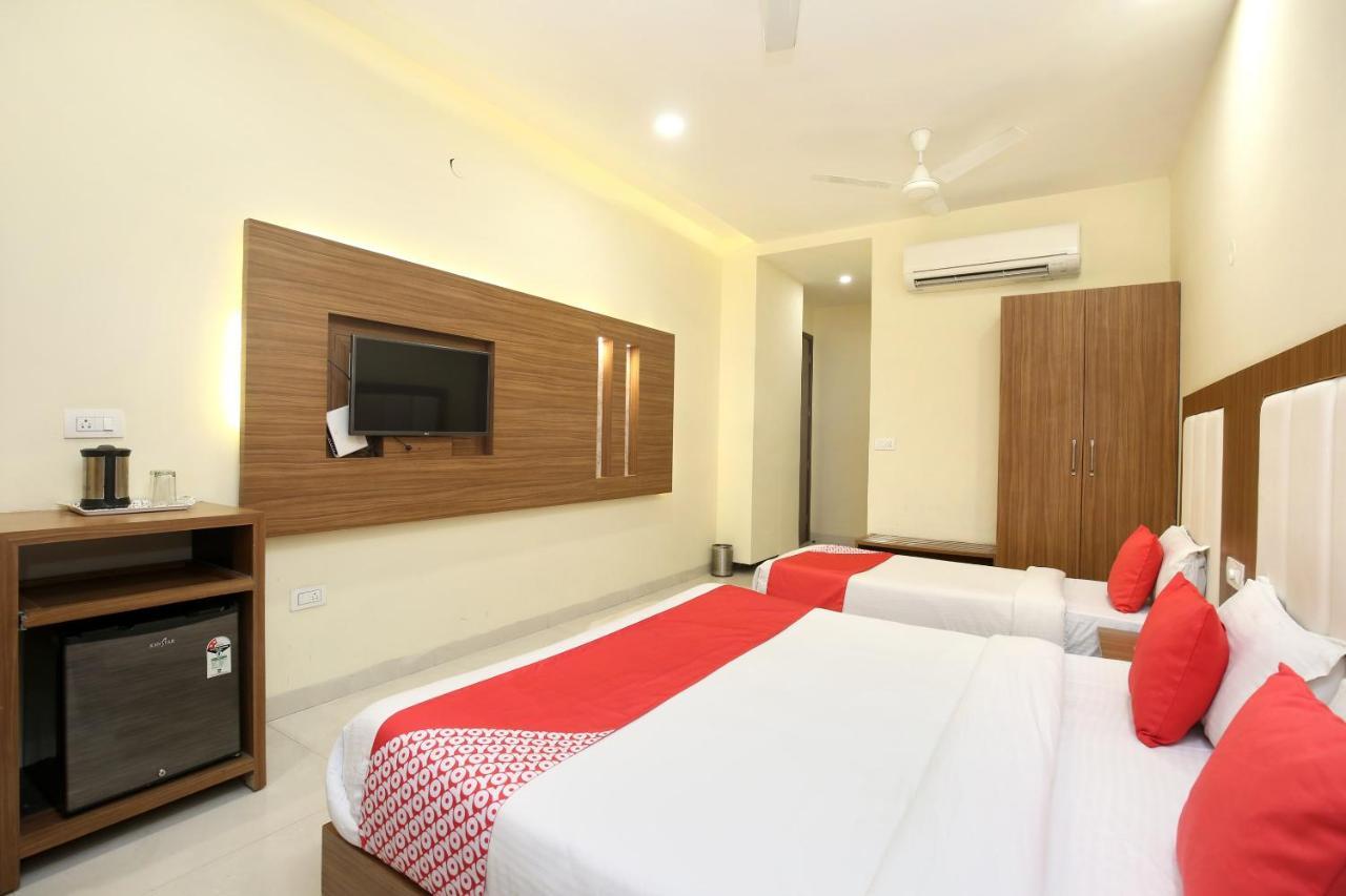 Capital O 8510 Welcome Inn Амритсар Екстериор снимка
