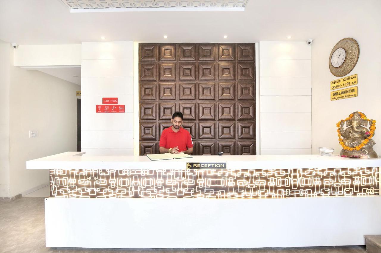 Capital O 8510 Welcome Inn Амритсар Екстериор снимка