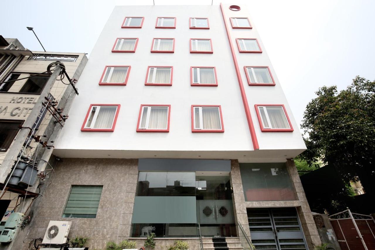 Capital O 8510 Welcome Inn Амритсар Екстериор снимка
