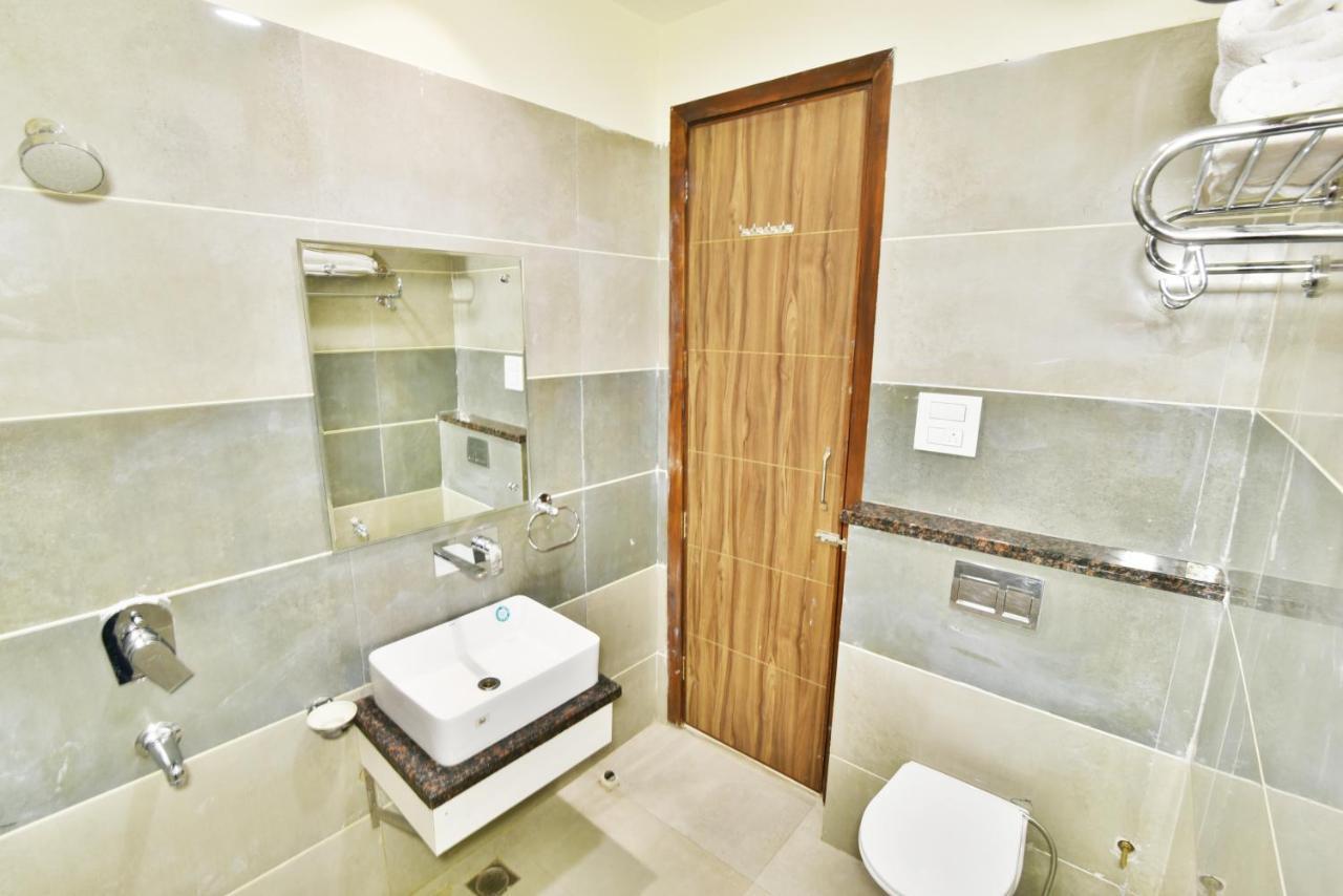 Capital O 8510 Welcome Inn Амритсар Екстериор снимка