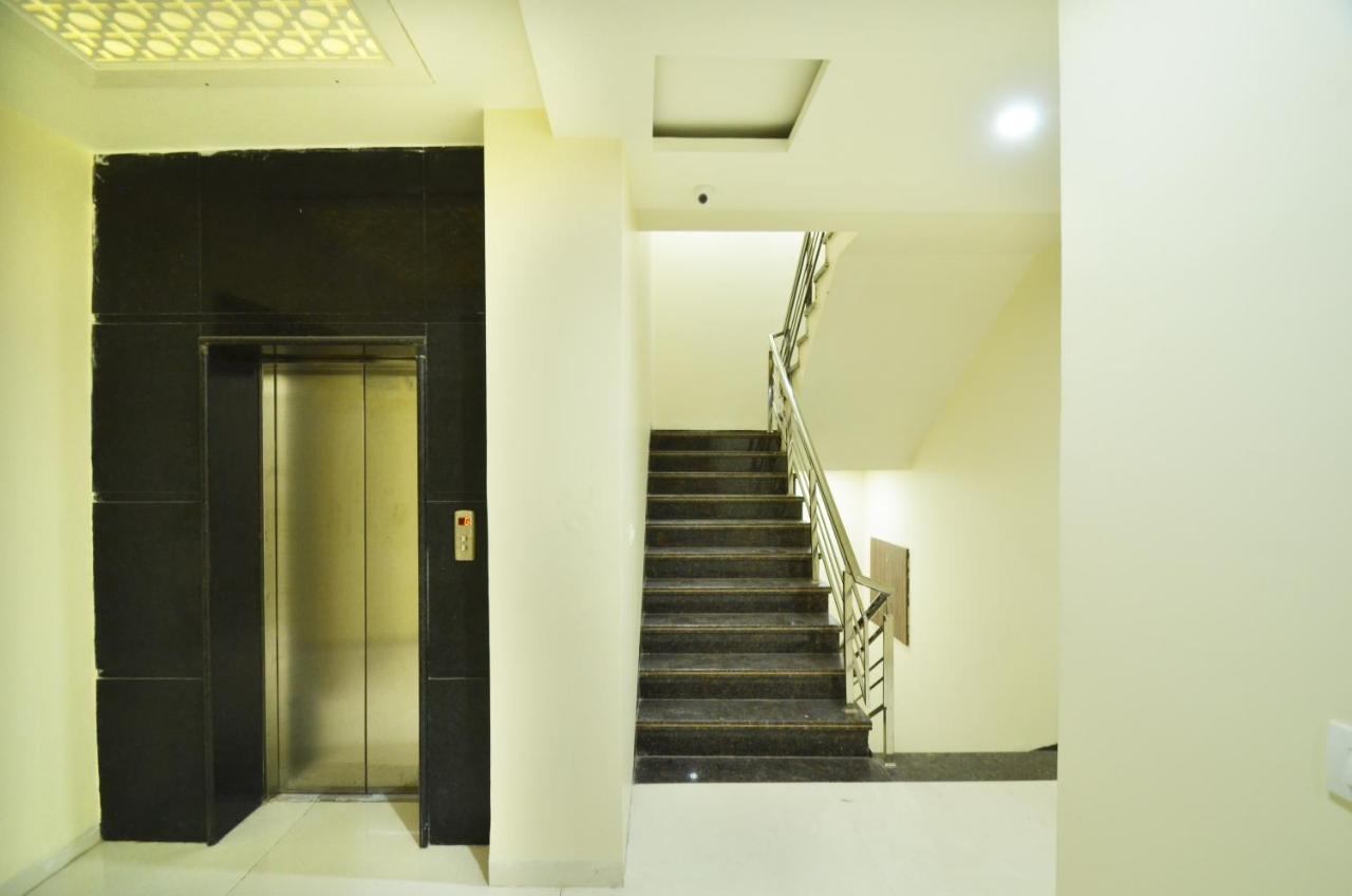 Capital O 8510 Welcome Inn Амритсар Екстериор снимка