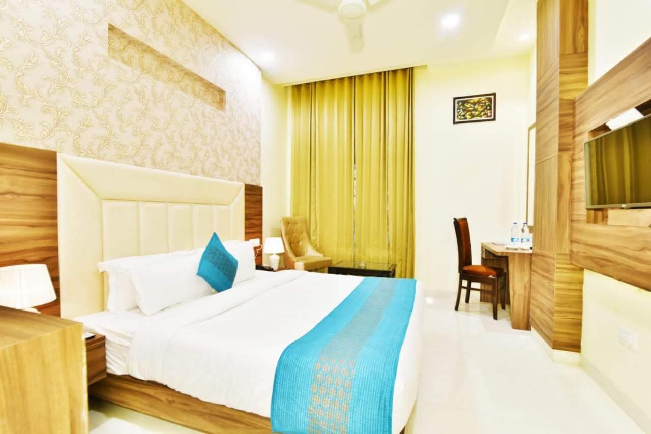 Capital O 8510 Welcome Inn Амритсар Екстериор снимка