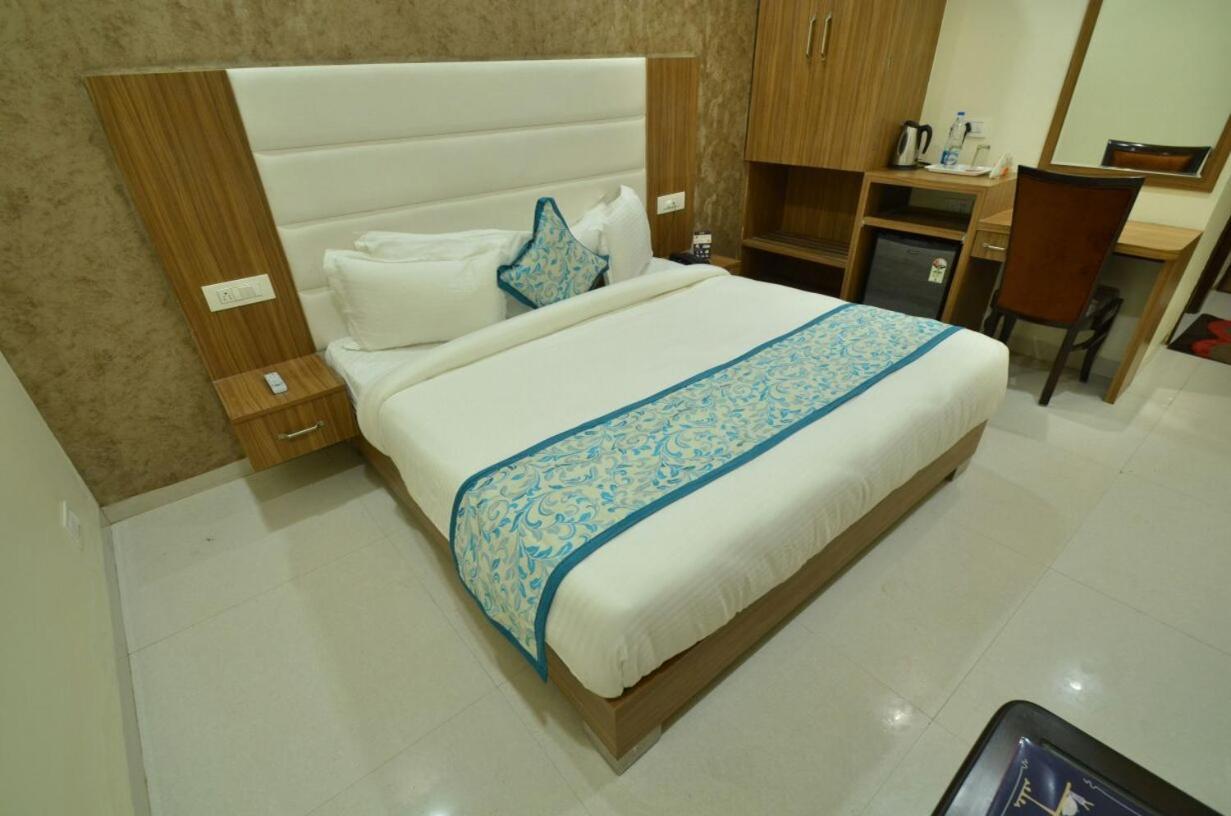 Capital O 8510 Welcome Inn Амритсар Екстериор снимка