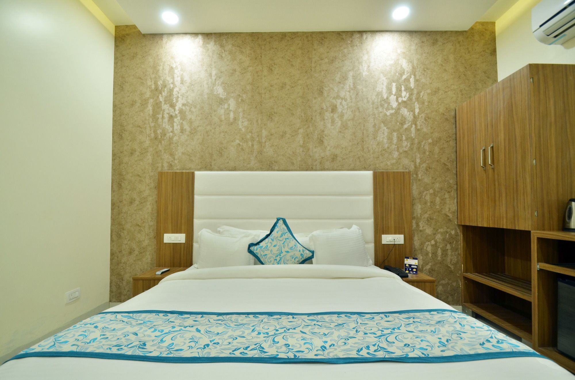 Capital O 8510 Welcome Inn Амритсар Екстериор снимка