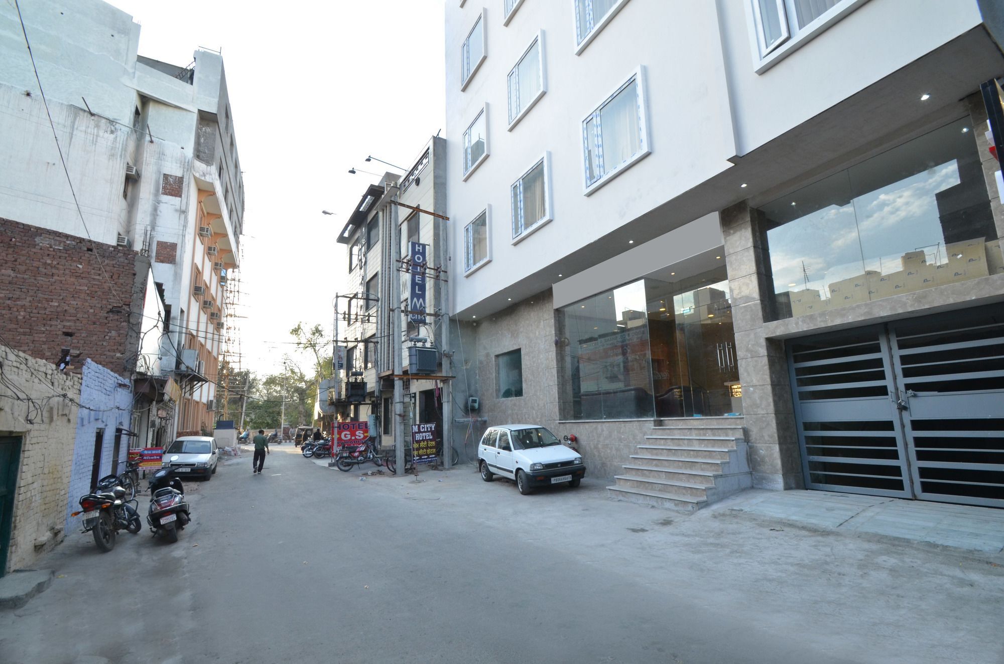 Capital O 8510 Welcome Inn Амритсар Екстериор снимка
